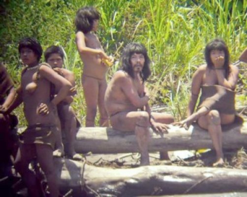 Motivul revoltător pentru care un trib unic din Amazon şi-a părăsit adăpostul
